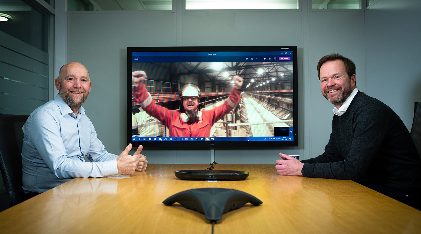 Ola Sæther and Eivind Kallevik watching Husnes restart