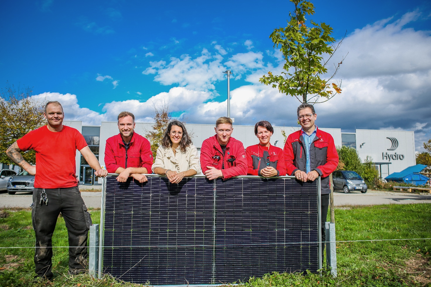 Hydro baut Solarzaun an Extrusionsanlage in Deutschland