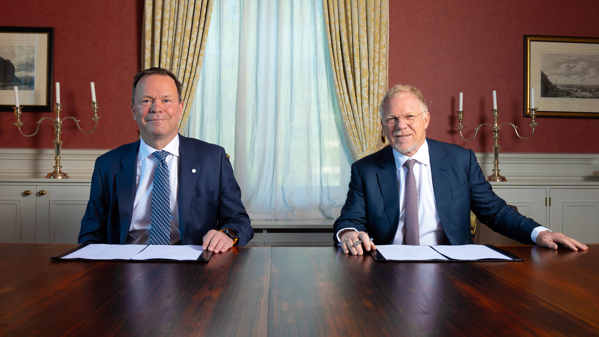 Hydro CEO Eivind Kallevik and Mark Dooley, Global Head of Green Investments at Macquarie Asset Management