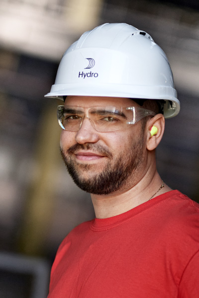 Image of a male Hydro employee from Hungary